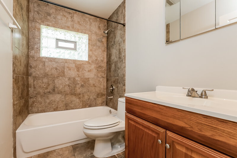 1,980/Mo, 12614 5th St Fort Myers, FL 33905 Bathroom View