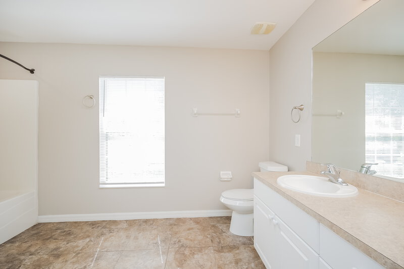 1,840/Mo, 347 Western Ave S Lehigh Acres, FL 33974 Main Bathroom View