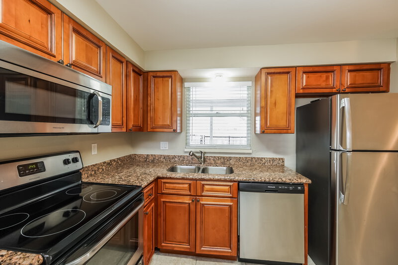 2,180/Mo, 217 Alsace Ave Venice, FL 34293 Kitchen View