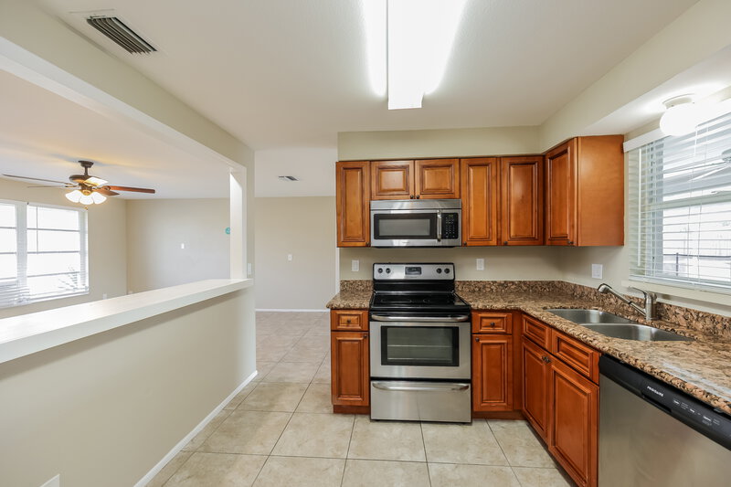 2,180/Mo, 217 Alsace Ave Venice, FL 34293 Kitchen View 2