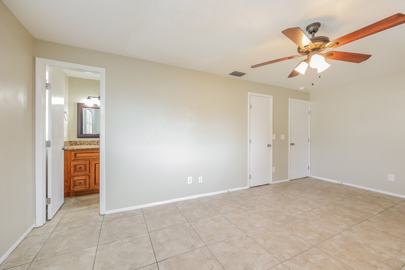 2,180/Mo, 217 Alsace Ave Venice, FL 34293 Main Bedroom View