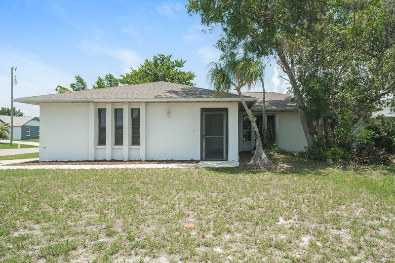 1,790/Mo, 1329 SE 12th ST Cape Coral, FL 33990 External View