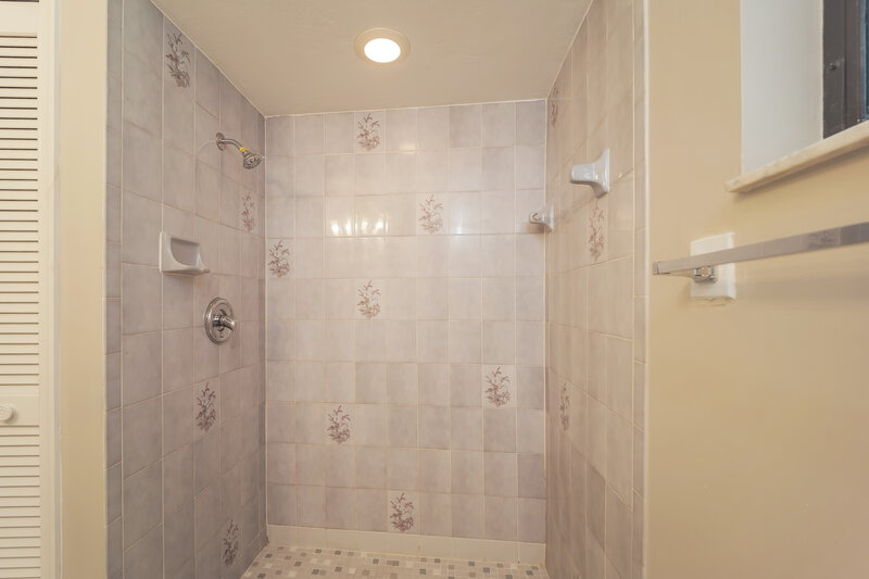 1,790/Mo, 1329 SE 12th ST Cape Coral, FL 33990 Bathroom View 2