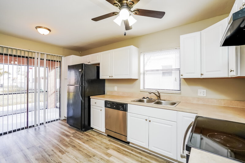 2,220/Mo, 1417 Hancock Bridge Parkway Cape Coral, FL 33990 Kitchen View 2