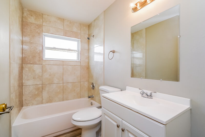 2,220/Mo, 1417 Hancock Bridge Parkway Cape Coral, FL 33990 Bathroom View