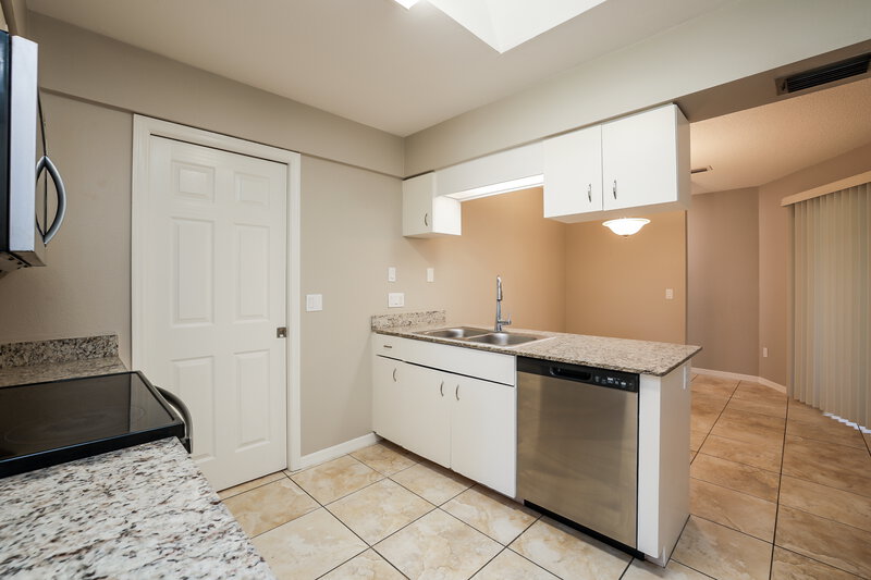 1,840/Mo, 278 Mark Twain Ln Rotonda West, FL 33947 Kitchen View