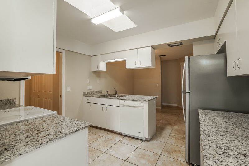 3,450/Mo, 278 Mark Twain Ln Rotonda West, FL 33947 Kitchen View 2
