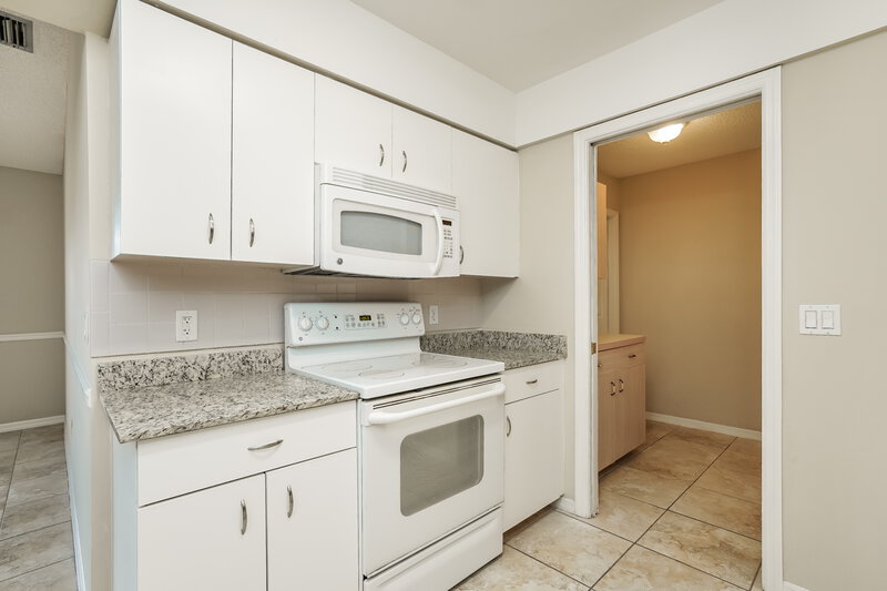 3,450/Mo, 278 Mark Twain Ln Rotonda West, FL 33947 Kitchen View 3