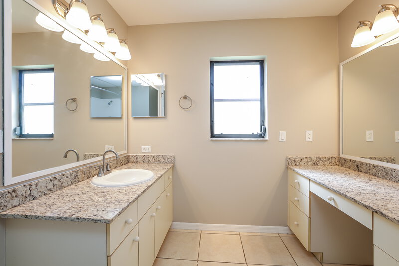 1,840/Mo, 278 Mark Twain Ln Rotonda West, FL 33947 Main Bathroom View