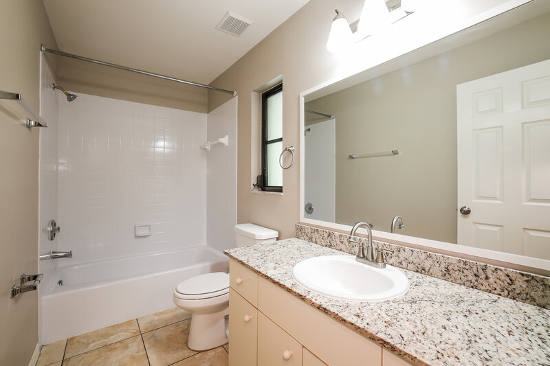 1,840/Mo, 278 Mark Twain Ln Rotonda West, FL 33947 Bathroom View