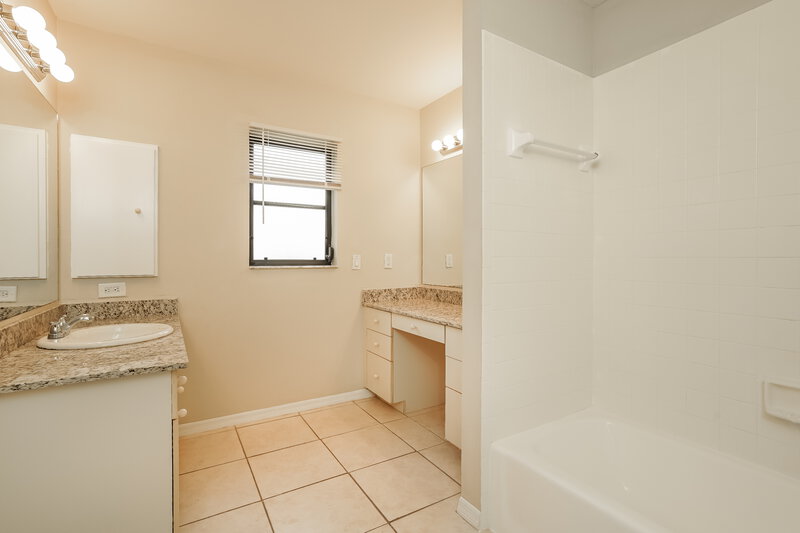3,450/Mo, 278 Mark Twain Ln Rotonda West, FL 33947 Master Bathroom View