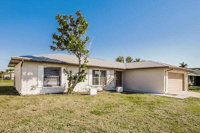 1,700/Mo, 225 SW 35th ST Cape Coral, FL 33914 Front View