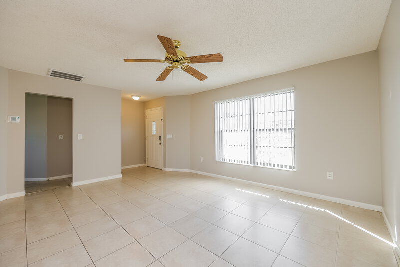 1,700/Mo, 225 SW 35th ST Cape Coral, FL 33914 Living Room View