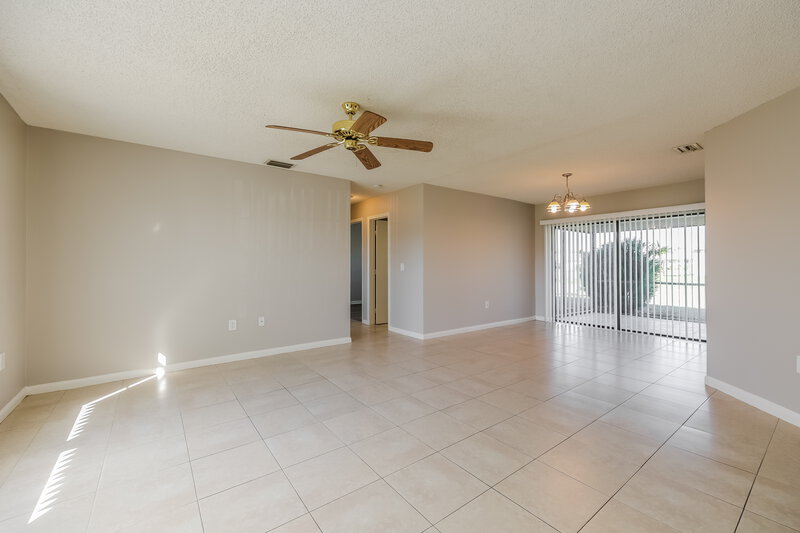 1,700/Mo, 225 SW 35th ST Cape Coral, FL 33914 Living Room View 2