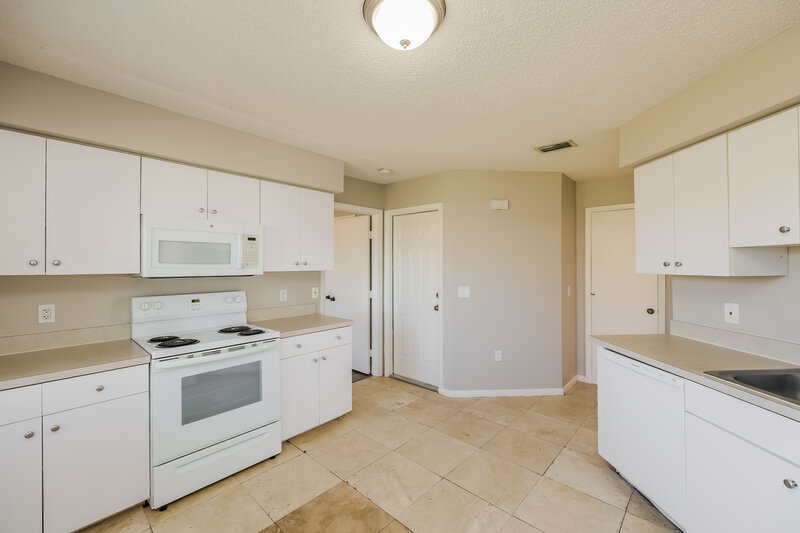 1,700/Mo, 225 SW 35th ST Cape Coral, FL 33914 Kitchen View