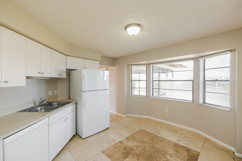 1,700/Mo, 225 SW 35th ST Cape Coral, FL 33914 Kitchen View 2
