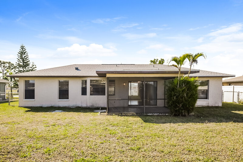 1,700/Mo, 225 SW 35th ST Cape Coral, FL 33914 Rear View