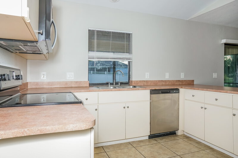 1,460/Mo, 23194 Rye AVE Port Charlotte, FL 33980 Kitchen View 2