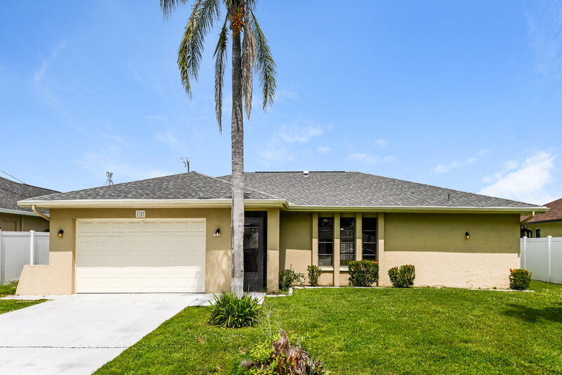 2,465/Mo, 1327 SE 1st ST Cape Coral, FL 33990 External View