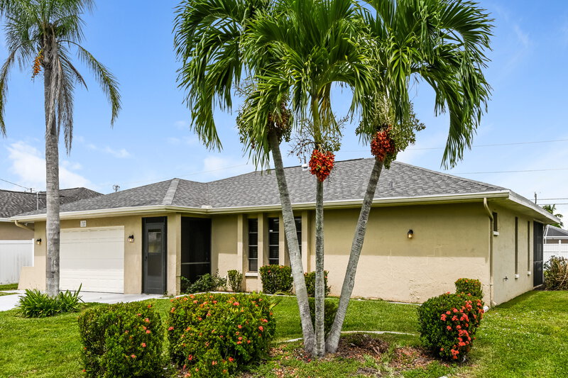 2,465/Mo, 1327 SE 1st ST Cape Coral, FL 33990 Front View