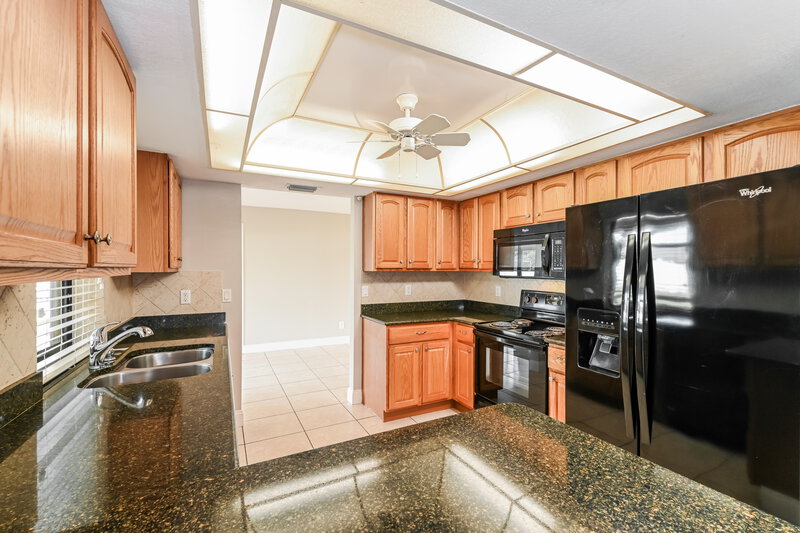 2,465/Mo, 1327 SE 1st ST Cape Coral, FL 33990 Kitchen View