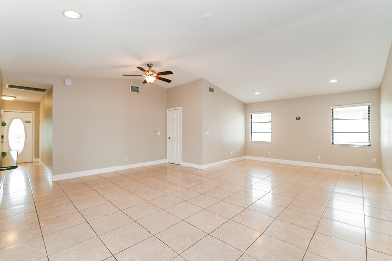 2,465/Mo, 1327 SE 1st ST Cape Coral, FL 33990 Family Room View