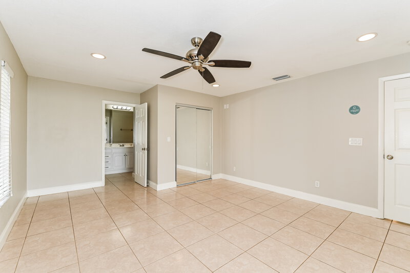 2,465/Mo, 1327 SE 1st ST Cape Coral, FL 33990 Main Bedroom View