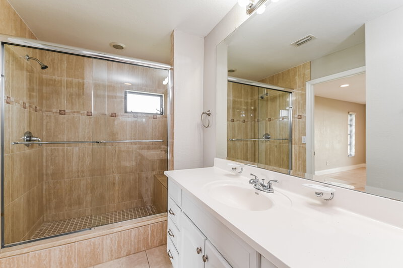 2,465/Mo, 1327 SE 1st ST Cape Coral, FL 33990 Main Bathroom View