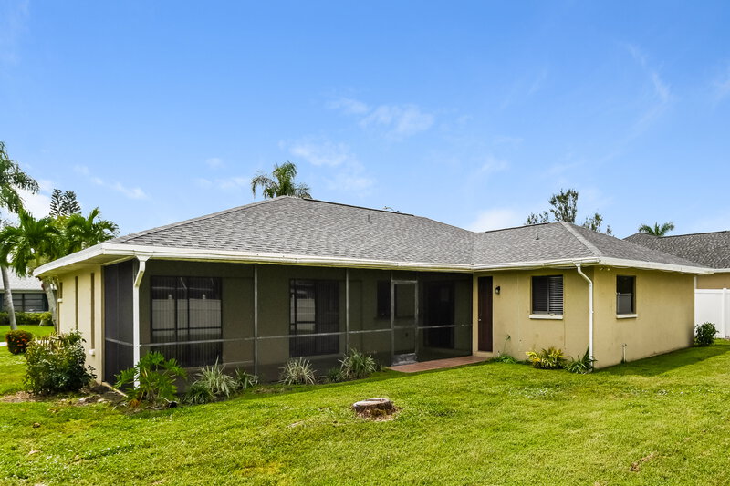 2,465/Mo, 1327 SE 1st ST Cape Coral, FL 33990 Rear View