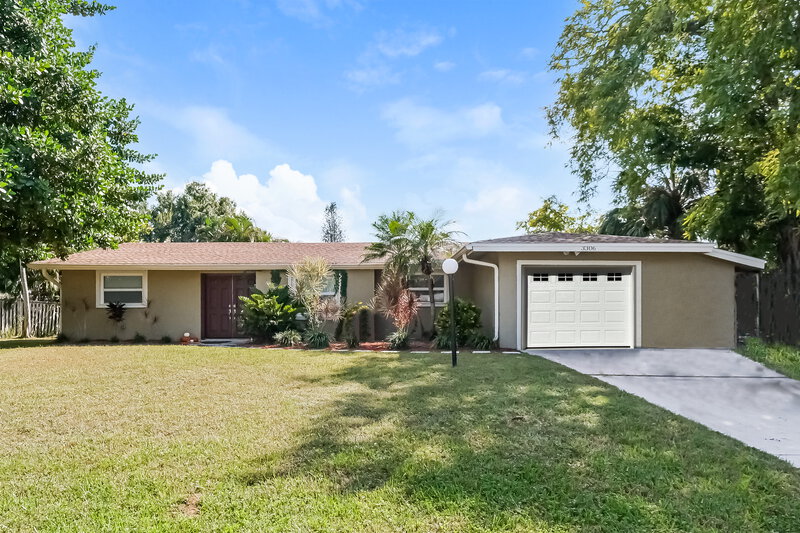 0/Mo, 3306 MAYFLOWER ST Sarasota, FL 34231 External View