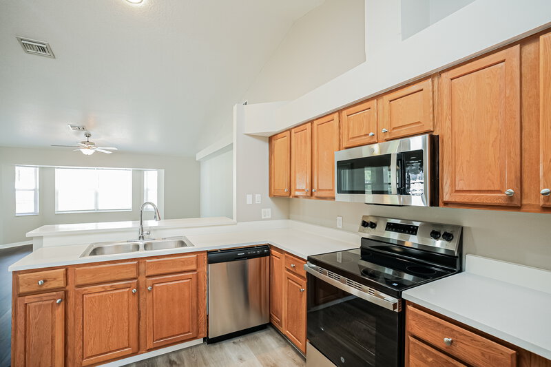 2,150/Mo, 72 Long Meadow Ln Rotonda West, FL 33947 Kitchen View 2