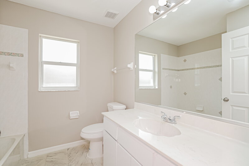 2,150/Mo, 72 Long Meadow Ln Rotonda West, FL 33947 Bathroom View