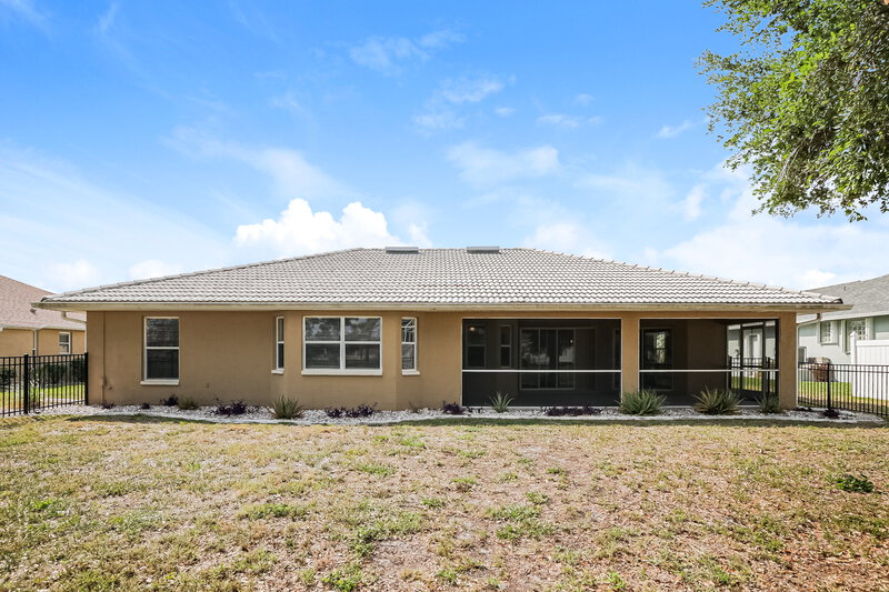 2,150/Mo, 72 Long Meadow Ln Rotonda West, FL 33947 Rear View
