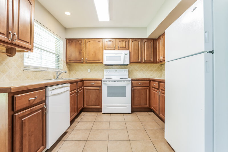1,715/Mo, 20094 Lorenzo Ave Port Charlotte, FL 33952 Kitchen View