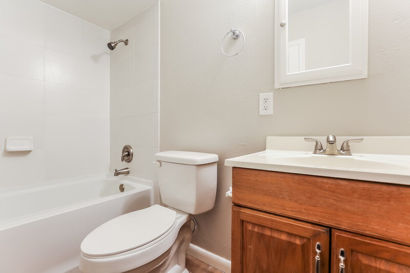 1,715/Mo, 20094 Lorenzo Ave Port Charlotte, FL 33952 Main Bathroom View