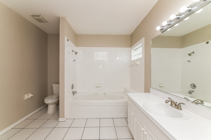 2,470/Mo, 4711 E 69Th Ct Palmetto, FL 34221 Main Bathroom View