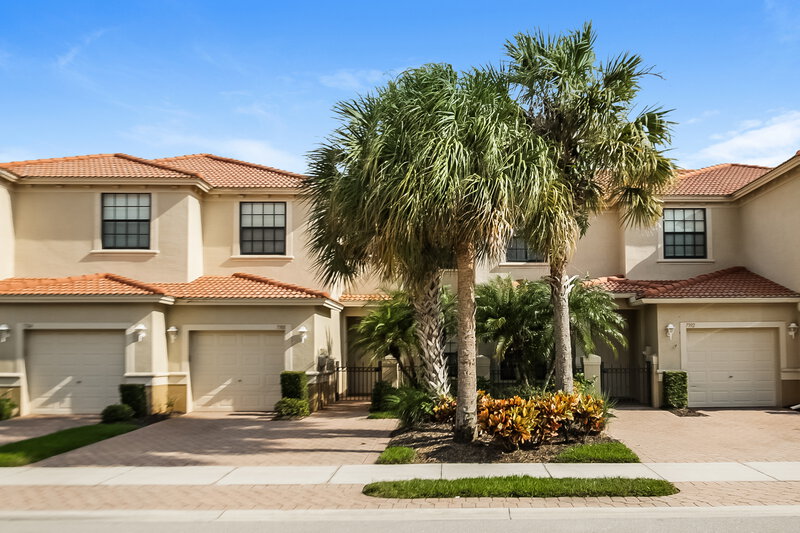 2,625/Mo, 7388 Bristol Cir Naples, FL 34120 External View