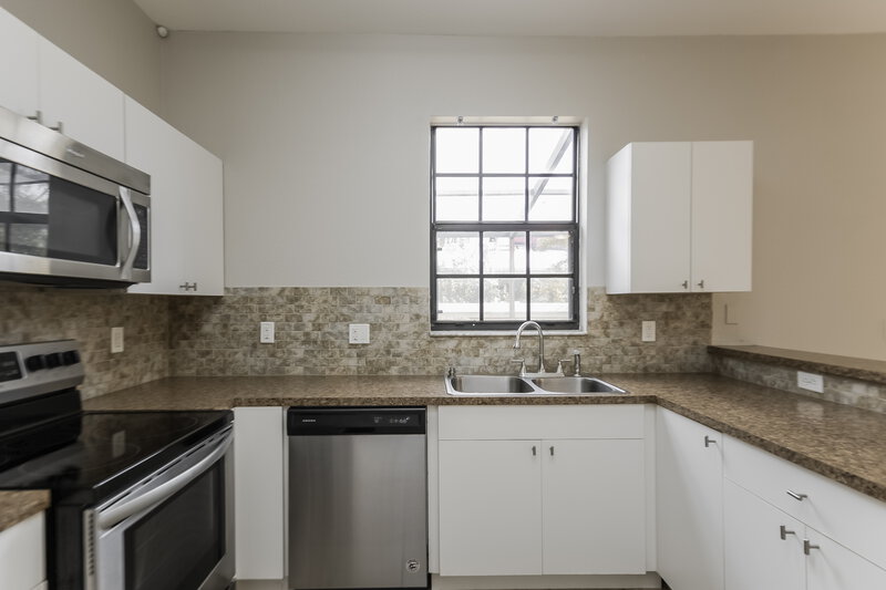 2,625/Mo, 7388 Bristol Cir Naples, FL 34120 Kitchen View