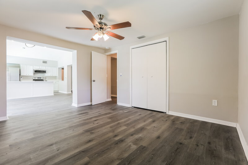 2,880/Mo, 1882 Neptune Drive Englewood, FL 34223 Living Room View 4