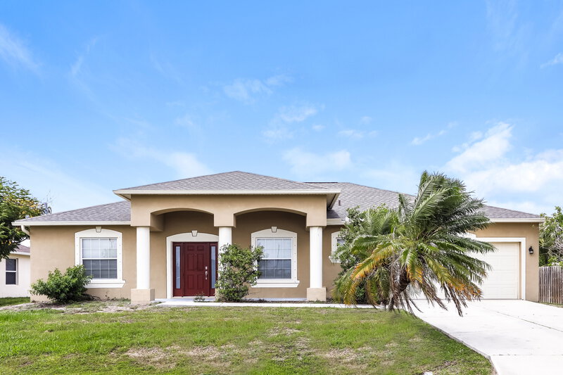 2,420/Mo, 15385 Lakeland Cir Port Charlotte, FL 33981 External View