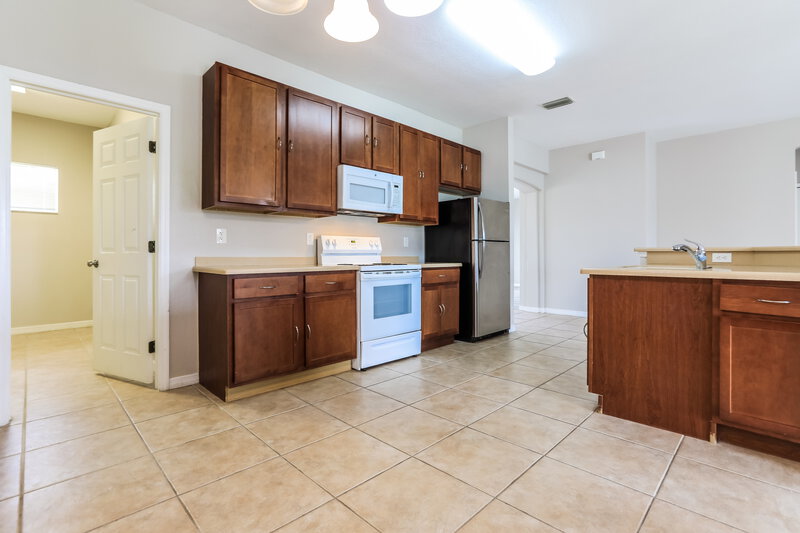 2,420/Mo, 15385 Lakeland Cir Port Charlotte, FL 33981 Kitchen View