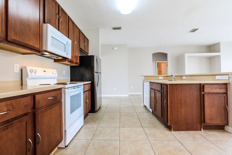 2,420/Mo, 15385 Lakeland Cir Port Charlotte, FL 33981 Kitchen View 2