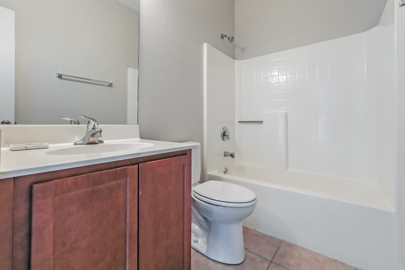 2,420/Mo, 15385 Lakeland Cir Port Charlotte, FL 33981 Bathroom View