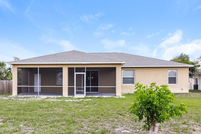 2,420/Mo, 15385 Lakeland Cir Port Charlotte, FL 33981 Rear View