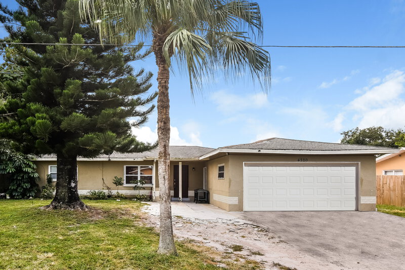2,395/Mo, 4320 19th Ave SW Naples, FL 34116 External View