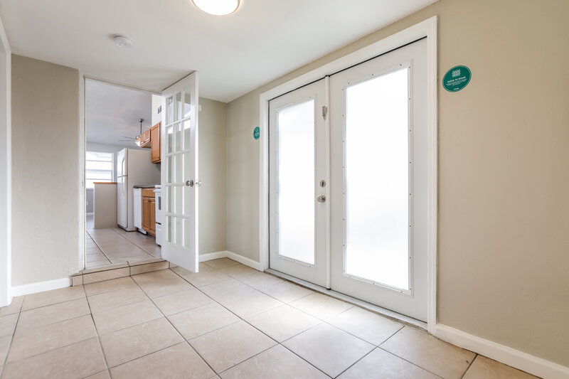 1,960/Mo, 2360 Novus Street Sarasota, FL 34237 Den View