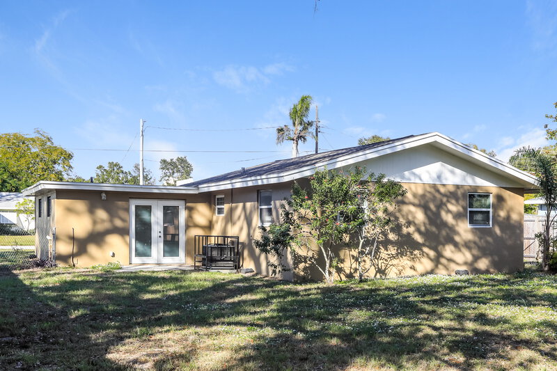 1,960/Mo, 2360 Novus Street Sarasota, FL 34237 Rear View