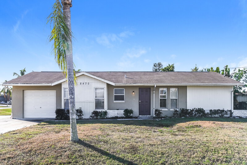 2,450/Mo, 8430 Caloosa Rd Fort Myers, FL 33967 External View