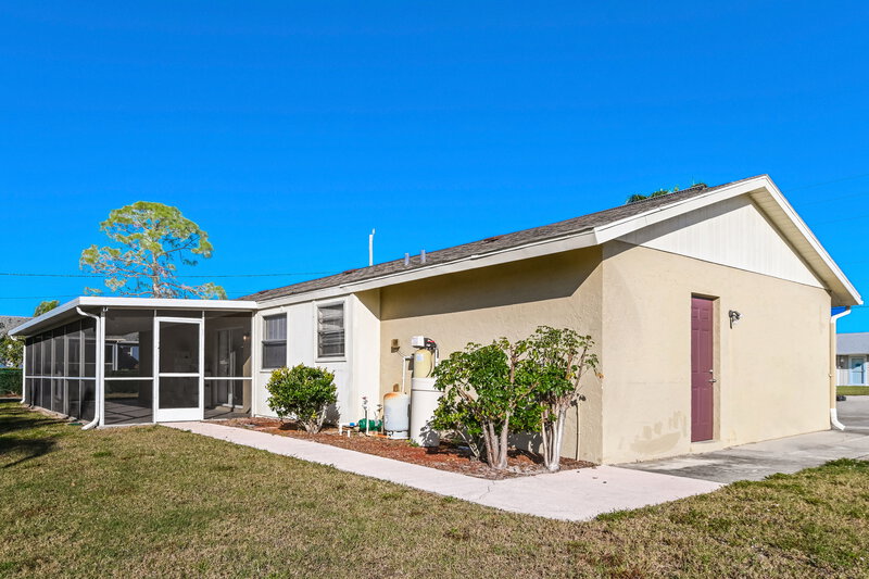 2,450/Mo, 8430 Caloosa Rd Fort Myers, FL 33967 Rear View