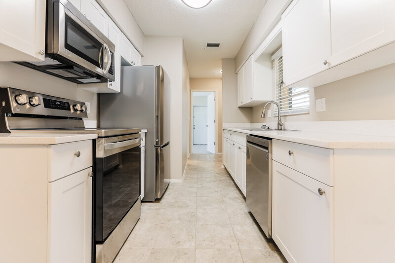 1,850/Mo, 7072 Bougainvillea St Englewood, FL 34224 Kitchen View